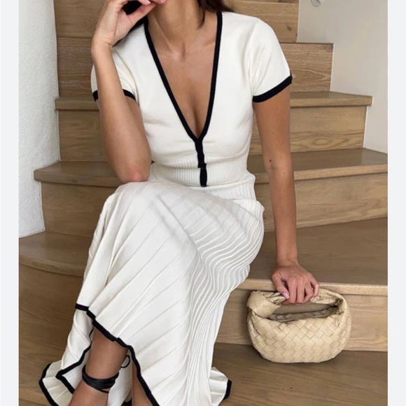 Commense Dresses & Skirts - Commense Minimalist Contrast Skirt and Cardigan Set - NWT